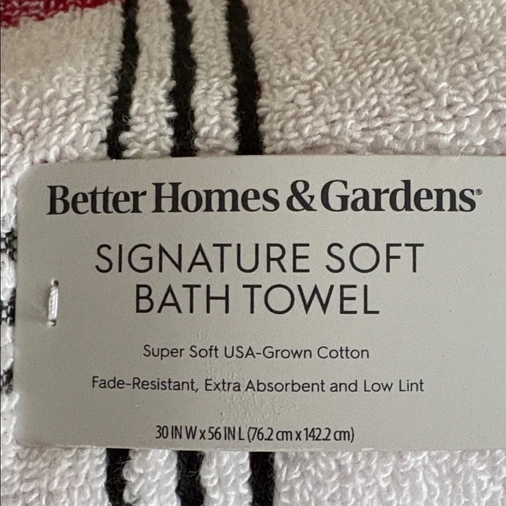Better Homes & Gardens signature soft bath towel Red White green holiday plaid